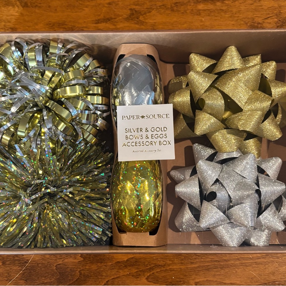 Paper Source Celebration Card and Gift Set - Picture 6 of 7